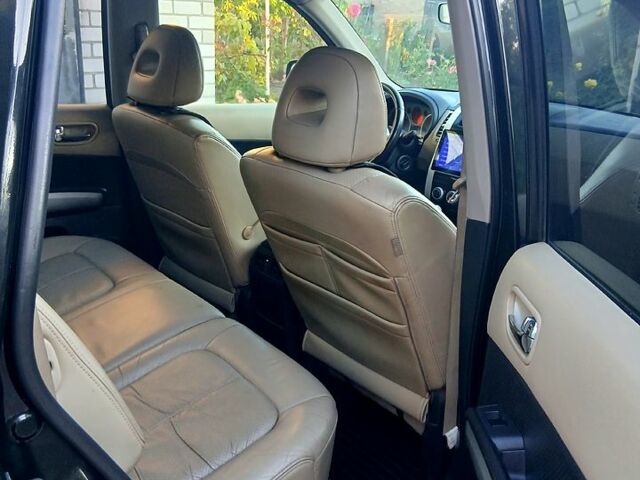 Чорний Ніссан ІксТрейл, об'ємом двигуна 2 л та пробігом 330 тис. км за 9300 $, фото 4 на Automoto.ua