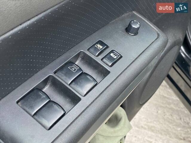 Черный Ниссан ИксТрейл, объемом двигателя 2 л и пробегом 295 тыс. км за 8090 $, фото 23 на Automoto.ua