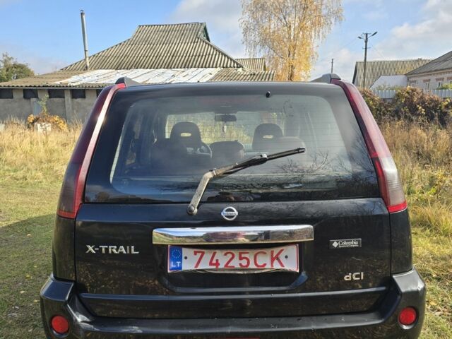 Черный Ниссан ИксТрейл, объемом двигателя 2.2 л и пробегом 206 тыс. км за 4000 $, фото 3 на Automoto.ua
