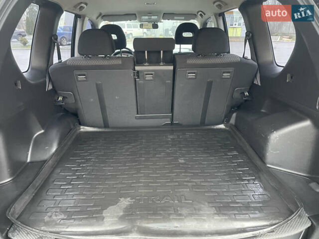 Черный Ниссан ИксТрейл, объемом двигателя 2 л и пробегом 210 тыс. км за 8750 $, фото 40 на Automoto.ua