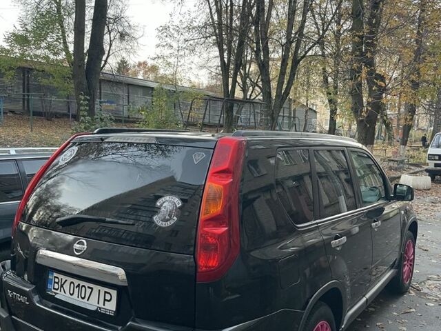 Чорний Ніссан ІксТрейл, об'ємом двигуна 2 л та пробігом 305 тис. км за 4299 $, фото 12 на Automoto.ua