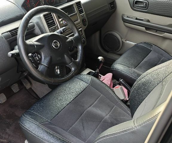 Чорний Ніссан ІксТрейл, об'ємом двигуна 2 л та пробігом 245 тис. км за 7200 $, фото 1 на Automoto.ua