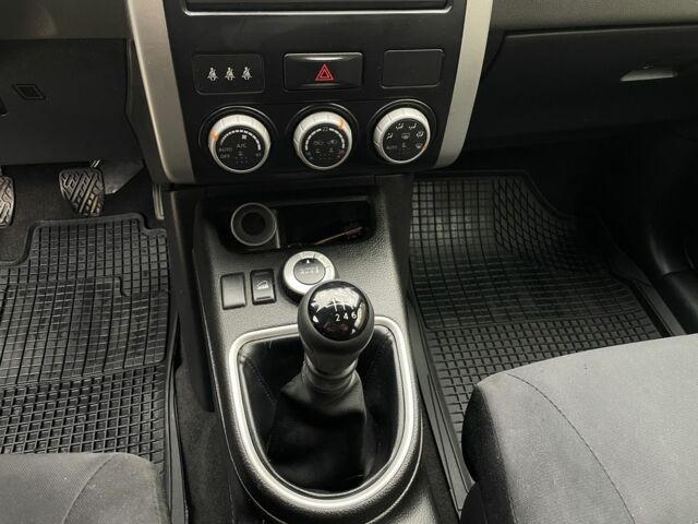 Черный Ниссан ИксТрейл, объемом двигателя 2 л и пробегом 326 тыс. км за 8500 $, фото 5 на Automoto.ua