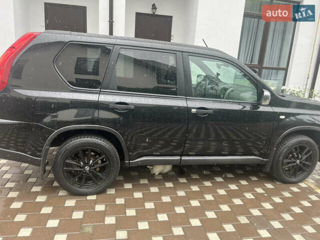 Черный Ниссан ИксТрейл, объемом двигателя 2 л и пробегом 175 тыс. км за 11500 $, фото 4 на Automoto.ua