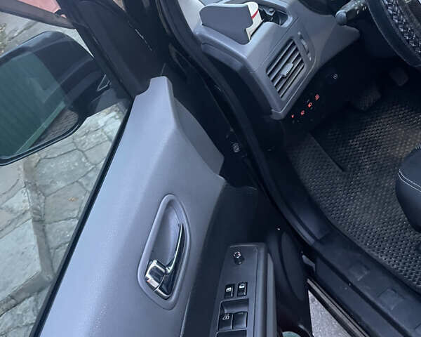 Черный Ниссан ИксТрейл, объемом двигателя 2.5 л и пробегом 236 тыс. км за 8600 $, фото 16 на Automoto.ua