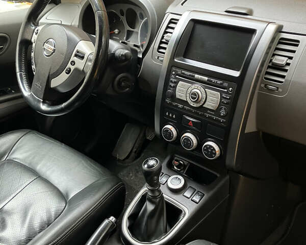 Черный Ниссан ИксТрейл, объемом двигателя 2 л и пробегом 257 тыс. км за 9147 $, фото 11 на Automoto.ua