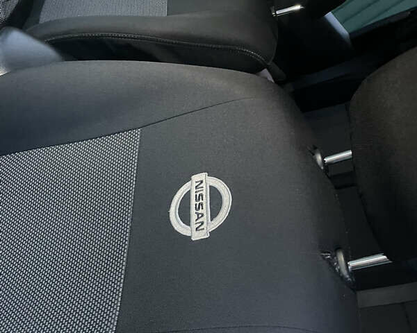 Черный Ниссан ИксТрейл, объемом двигателя 2.5 л и пробегом 236 тыс. км за 8600 $, фото 12 на Automoto.ua