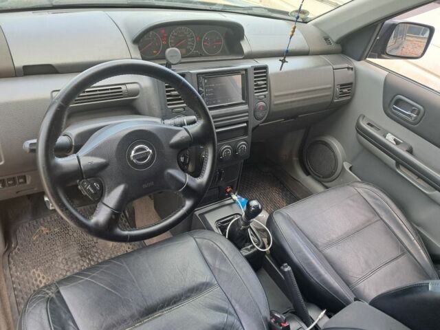 Черный Ниссан ИксТрейл, объемом двигателя 0 л и пробегом 290 тыс. км за 3950 $, фото 3 на Automoto.ua