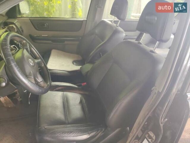 Черный Ниссан ИксТрейл, объемом двигателя 2.49 л и пробегом 195 тыс. км за 5200 $, фото 4 на Automoto.ua