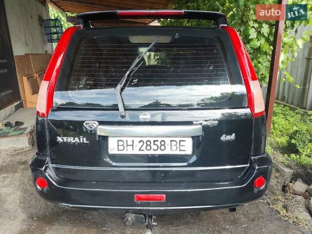 Черный Ниссан ИксТрейл, объемом двигателя 2.49 л и пробегом 195 тыс. км за 5200 $, фото 3 на Automoto.ua