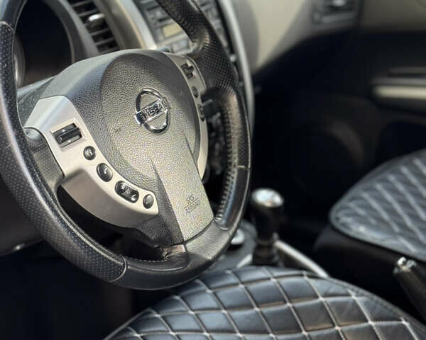 Черный Ниссан ИксТрейл, объемом двигателя 2 л и пробегом 210 тыс. км за 8500 $, фото 2 на Automoto.ua