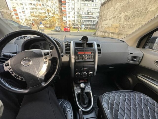 Чорний Ніссан ІксТрейл, об'ємом двигуна 2 л та пробігом 210 тис. км за 6900 $, фото 5 на Automoto.ua