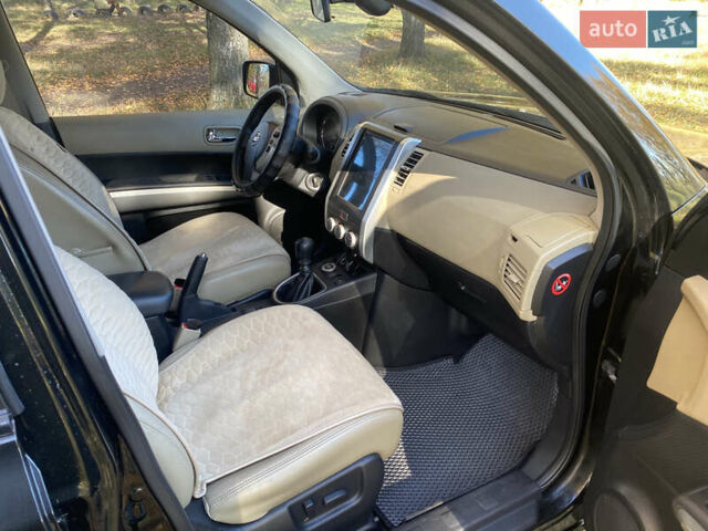 Черный Ниссан ИксТрейл, объемом двигателя 2 л и пробегом 214 тыс. км за 11500 $, фото 9 на Automoto.ua