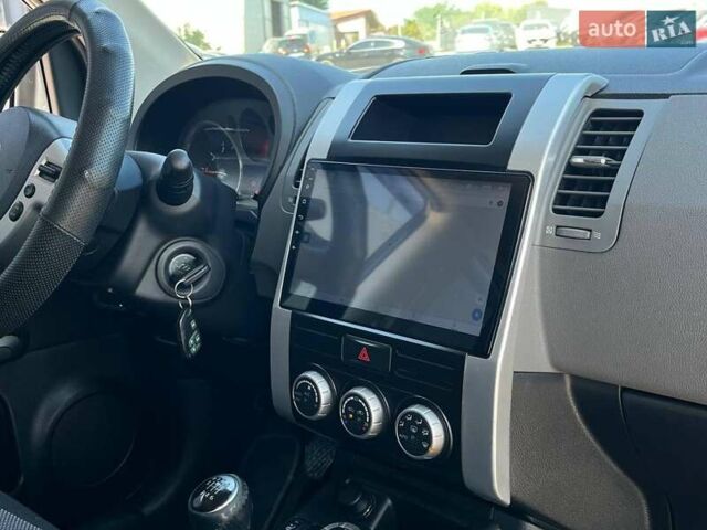 Черный Ниссан ИксТрейл, объемом двигателя 2 л и пробегом 279 тыс. км за 9240 $, фото 15 на Automoto.ua