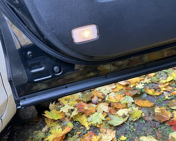 Черный Ниссан ИксТрейл, объемом двигателя 2 л и пробегом 257 тыс. км за 9147 $, фото 9 на Automoto.ua