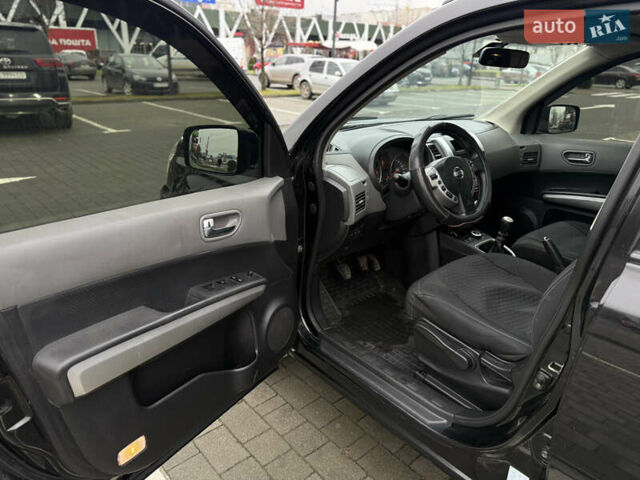 Черный Ниссан ИксТрейл, объемом двигателя 2.49 л и пробегом 197 тыс. км за 8888 $, фото 22 на Automoto.ua