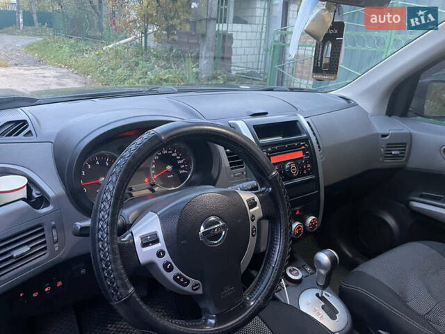 Черный Ниссан ИксТрейл, объемом двигателя 2.5 л и пробегом 236 тыс. км за 8600 $, фото 13 на Automoto.ua