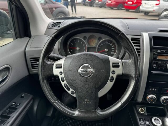 Чорний Ніссан ІксТрейл, об'ємом двигуна 2 л та пробігом 219 тис. км за 5800 $, фото 9 на Automoto.ua