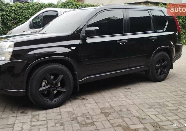 Черный Ниссан ИксТрейл, объемом двигателя 2 л и пробегом 140 тыс. км за 11600 $, фото 3 на Automoto.ua