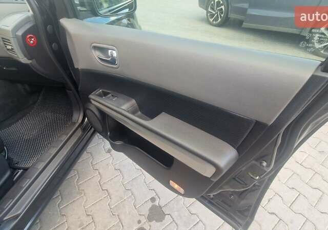 Чорний Ніссан ІксТрейл, об'ємом двигуна 2 л та пробігом 333 тис. км за 7450 $, фото 39 на Automoto.ua