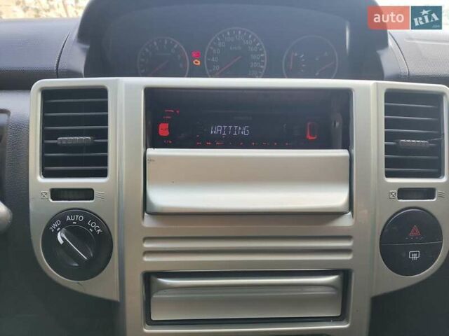 Черный Ниссан ИксТрейл, объемом двигателя 2.49 л и пробегом 195 тыс. км за 5200 $, фото 8 на Automoto.ua