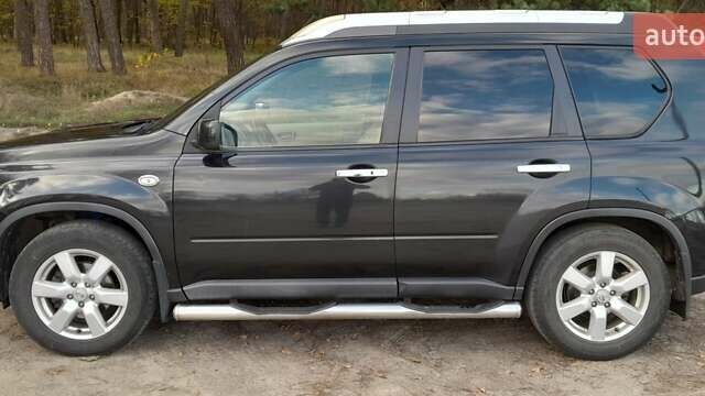 Черный Ниссан ИксТрейл, объемом двигателя 2 л и пробегом 259 тыс. км за 9999 $, фото 3 на Automoto.ua