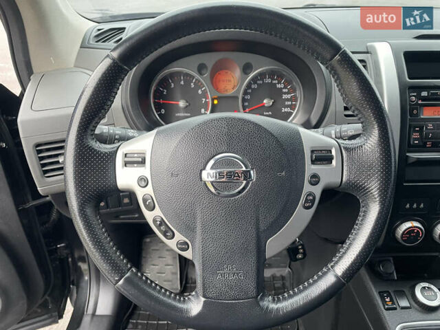 Черный Ниссан ИксТрейл, объемом двигателя 2 л и пробегом 210 тыс. км за 8750 $, фото 33 на Automoto.ua