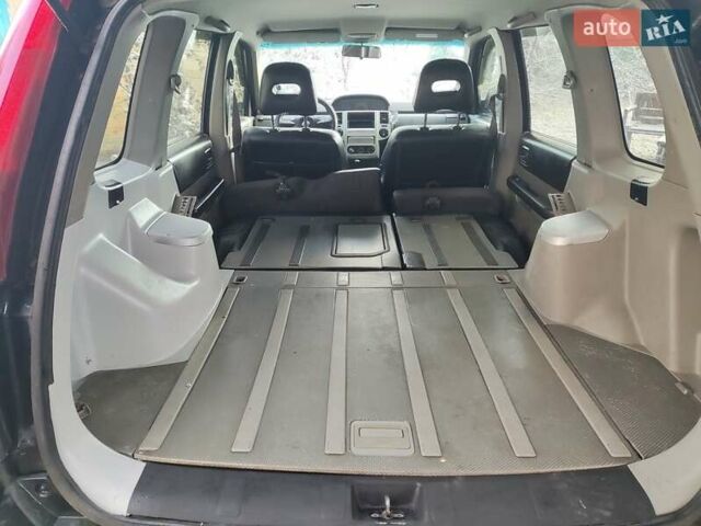 Черный Ниссан ИксТрейл, объемом двигателя 2.49 л и пробегом 195 тыс. км за 5200 $, фото 7 на Automoto.ua