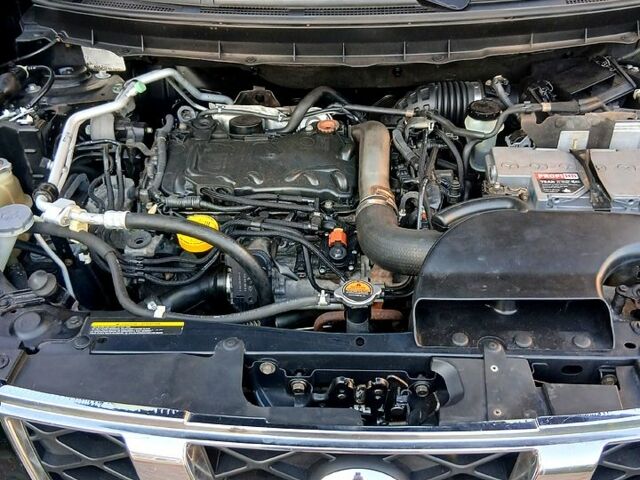 Чорний Ніссан ІксТрейл, об'ємом двигуна 2 л та пробігом 330 тис. км за 9300 $, фото 6 на Automoto.ua