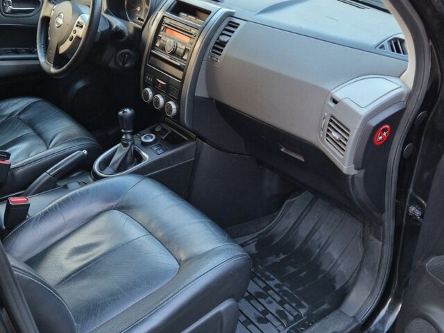 Черный Ниссан ИксТрейл, объемом двигателя 2.5 л и пробегом 340 тыс. км за 7299 $, фото 8 на Automoto.ua