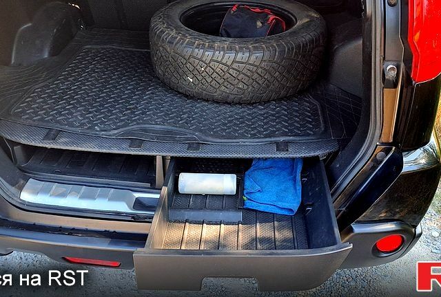 Черный Ниссан ИксТрейл, объемом двигателя 2.5 л и пробегом 223 тыс. км за 7500 $, фото 4 на Automoto.ua