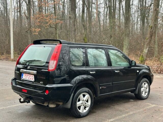 Черный Ниссан ИксТрейл, объемом двигателя 2.2 л и пробегом 180 тыс. км за 3358 $, фото 2 на Automoto.ua