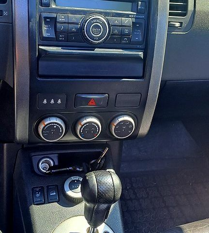 Черный Ниссан ИксТрейл, объемом двигателя 2.5 л и пробегом 223 тыс. км за 7500 $, фото 7 на Automoto.ua