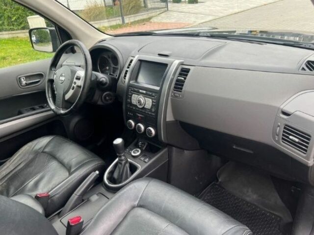 Черный Ниссан ИксТрейл, объемом двигателя 2 л и пробегом 295 тыс. км за 2700 $, фото 10 на Automoto.ua