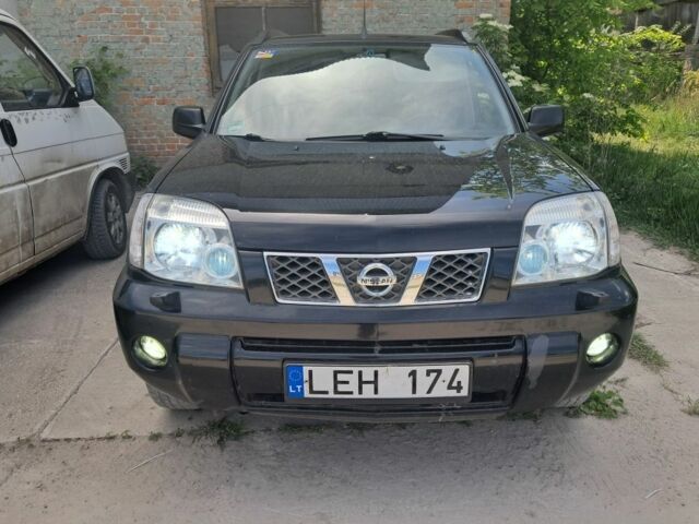 Черный Ниссан ИксТрейл, объемом двигателя 0 л и пробегом 290 тыс. км за 3950 $, фото 1 на Automoto.ua