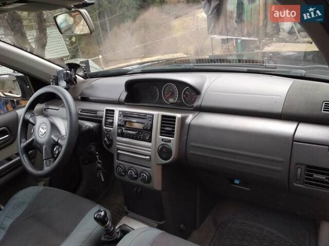 Чорний Ніссан ІксТрейл, об'ємом двигуна 2.2 л та пробігом 300 тис. км за 8281 $, фото 6 на Automoto.ua