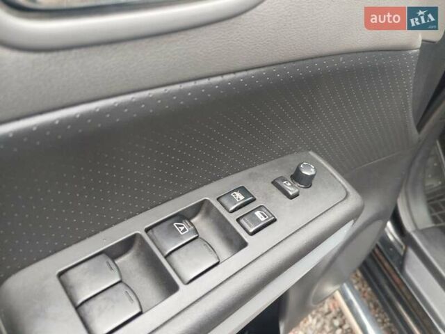 Черный Ниссан ИксТрейл, объемом двигателя 2.5 л и пробегом 197 тыс. км за 8500 $, фото 11 на Automoto.ua