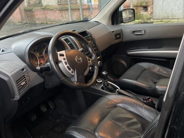 Чорний Ніссан ІксТрейл, об'ємом двигуна 2 л та пробігом 305 тис. км за 4299 $, фото 8 на Automoto.ua