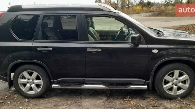 Черный Ниссан ИксТрейл, объемом двигателя 2 л и пробегом 259 тыс. км за 9999 $, фото 4 на Automoto.ua