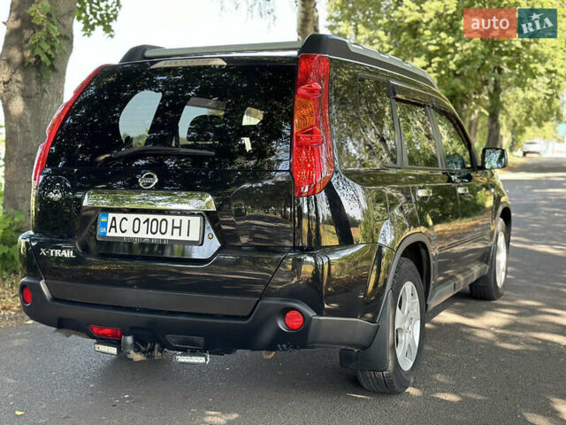Черный Ниссан ИксТрейл, объемом двигателя 2 л и пробегом 260 тыс. км за 10999 $, фото 16 на Automoto.ua