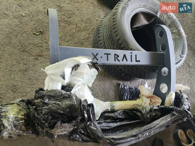 Черный Ниссан ИксТрейл, объемом двигателя 2.49 л и пробегом 195 тыс. км за 5200 $, фото 12 на Automoto.ua