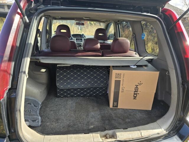 Черный Ниссан ИксТрейл, объемом двигателя 2.2 л и пробегом 206 тыс. км за 4000 $, фото 7 на Automoto.ua