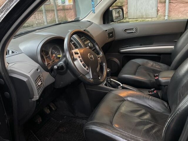 Чорний Ніссан ІксТрейл, об'ємом двигуна 2 л та пробігом 305 тис. км за 4299 $, фото 7 на Automoto.ua