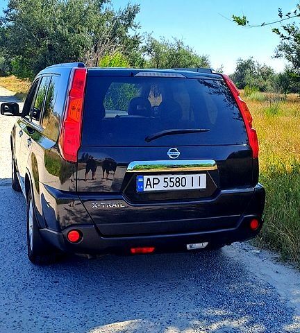 Черный Ниссан ИксТрейл, объемом двигателя 2.5 л и пробегом 223 тыс. км за 7500 $, фото 2 на Automoto.ua