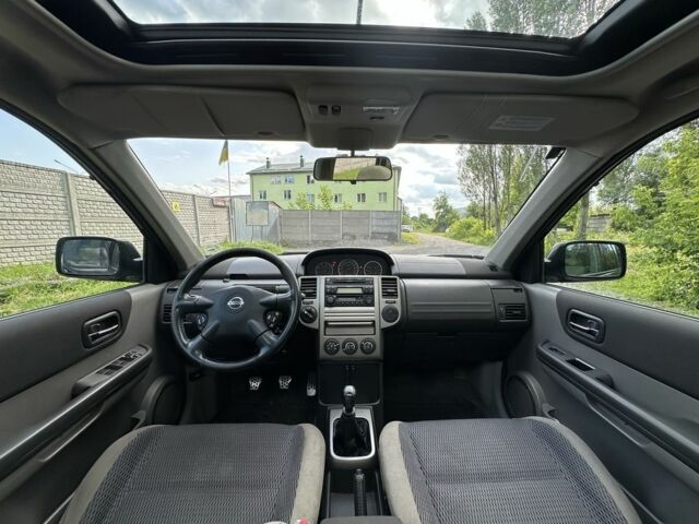 Черный Ниссан ИксТрейл, объемом двигателя 2.2 л и пробегом 208 тыс. км за 3799 $, фото 6 на Automoto.ua