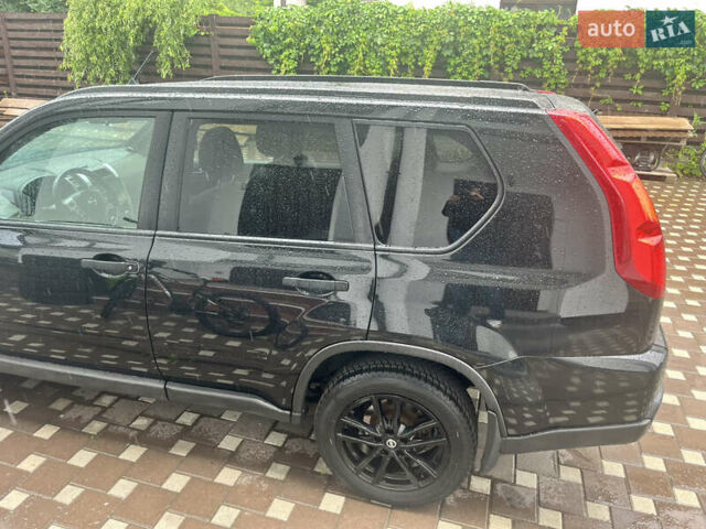 Черный Ниссан ИксТрейл, объемом двигателя 2 л и пробегом 175 тыс. км за 11500 $, фото 3 на Automoto.ua