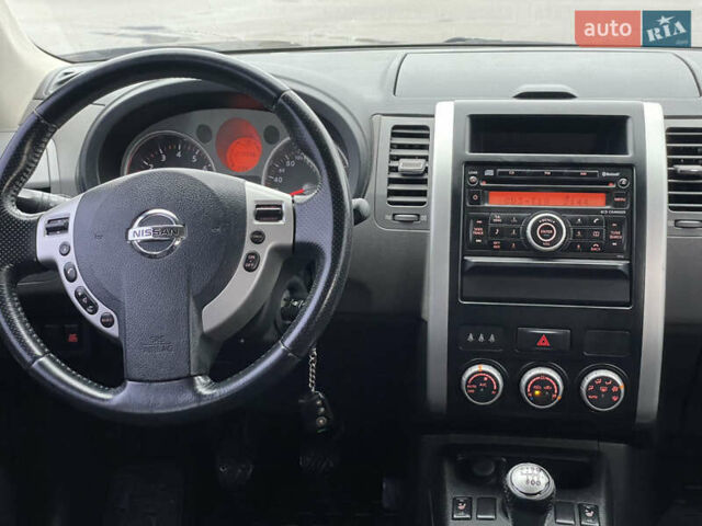 Черный Ниссан ИксТрейл, объемом двигателя 2 л и пробегом 210 тыс. км за 8750 $, фото 27 на Automoto.ua