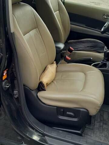 Черный Ниссан ИксТрейл, объемом двигателя 2 л и пробегом 259 тыс. км за 9999 $, фото 12 на Automoto.ua