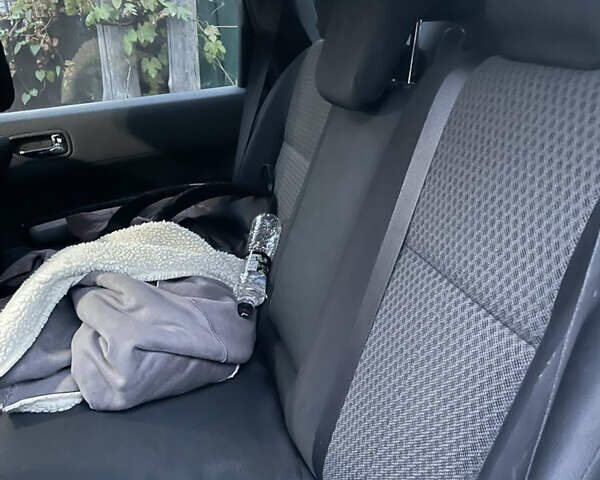 Черный Ниссан ИксТрейл, объемом двигателя 2.5 л и пробегом 236 тыс. км за 8600 $, фото 21 на Automoto.ua