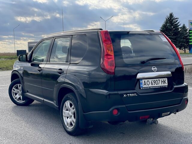 Черный Ниссан ИксТрейл, объемом двигателя 2 л и пробегом 326 тыс. км за 8500 $, фото 3 на Automoto.ua